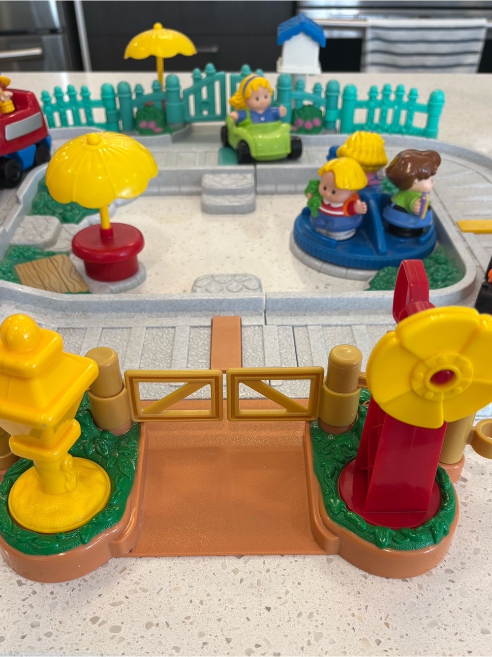 Little People- Train Set (no sound) - Picture 3 of 9